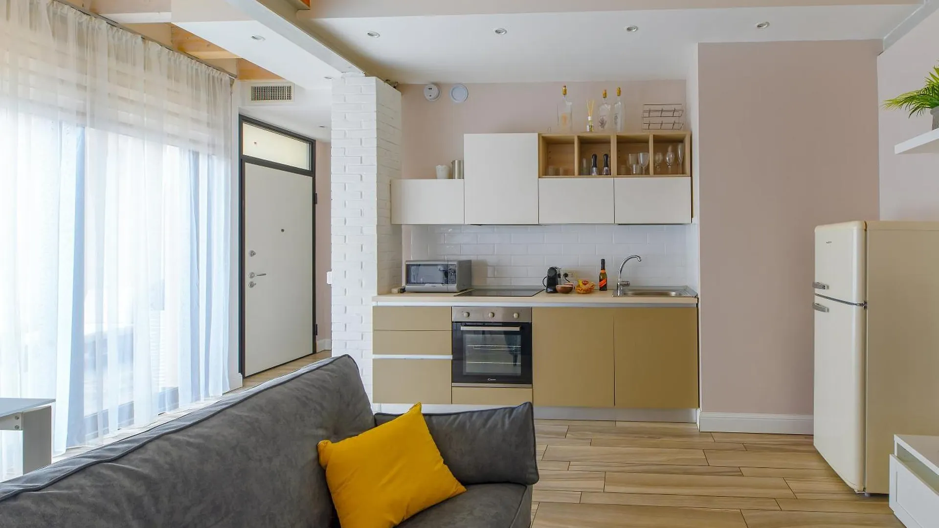 Terrace Bloom Heart Of Como Apartment